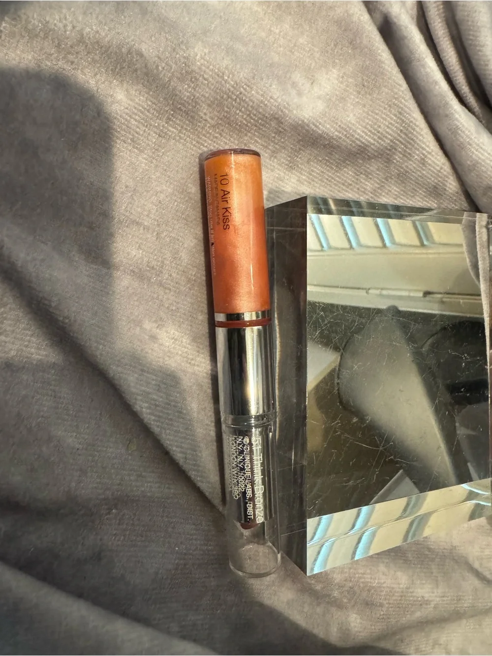 Clinique Shimmery  Air Kiss -Think Bronze Gloss